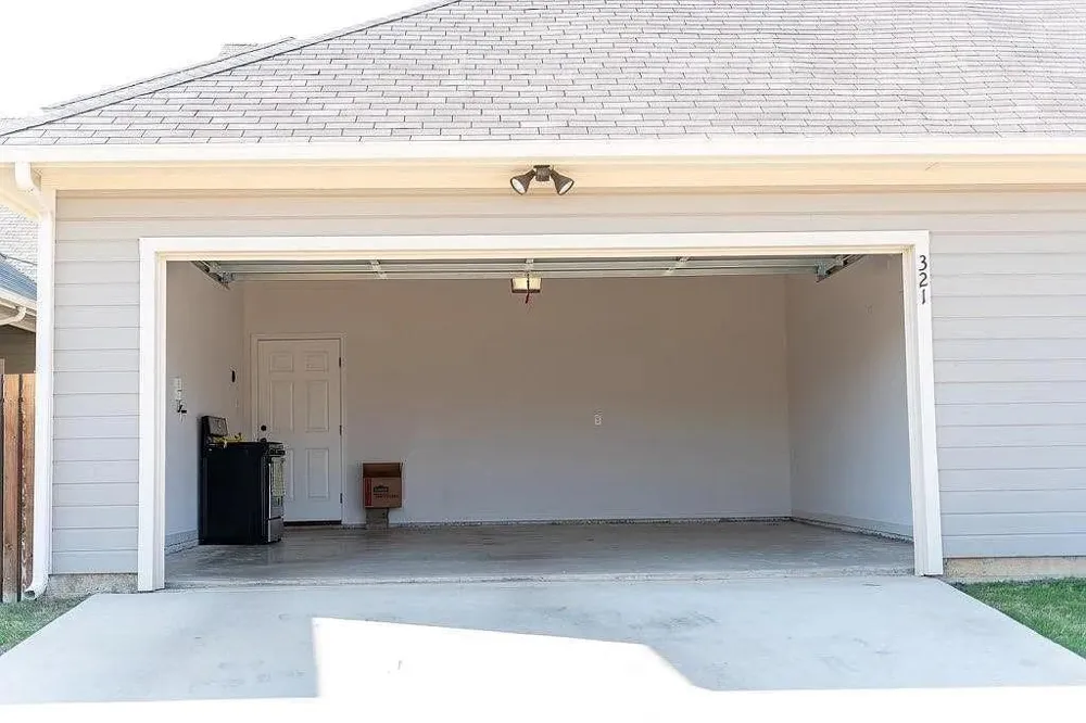 321 Tinker Trail Burleson, TX 76028