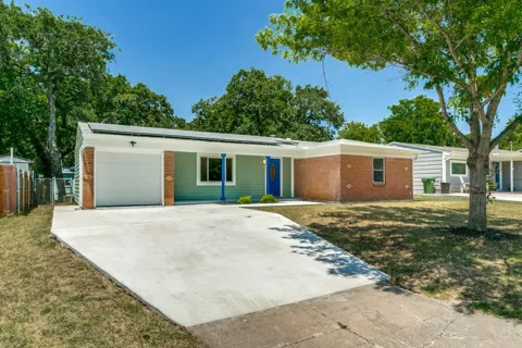 748 Oak Drive