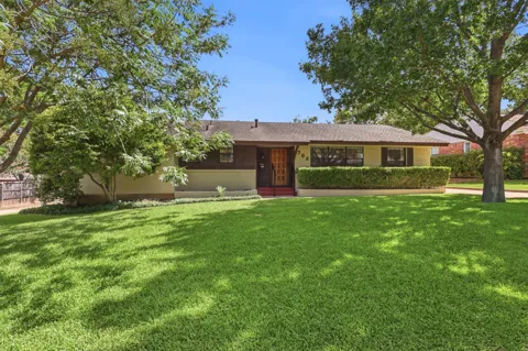 706 Peach Tree Lane