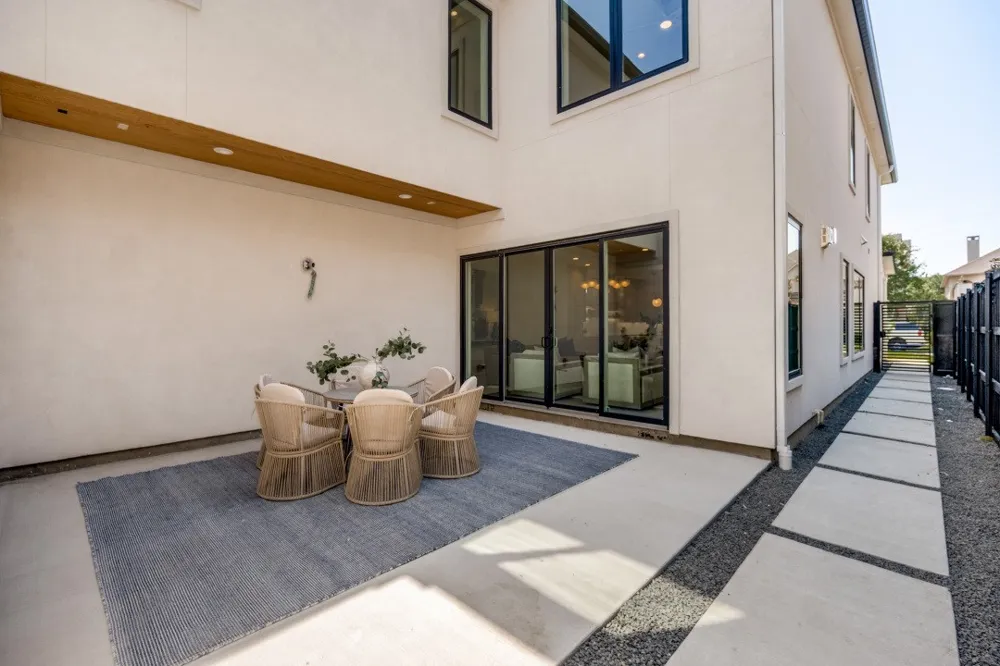 3719 W Beverly Drive Dallas, TX 75209