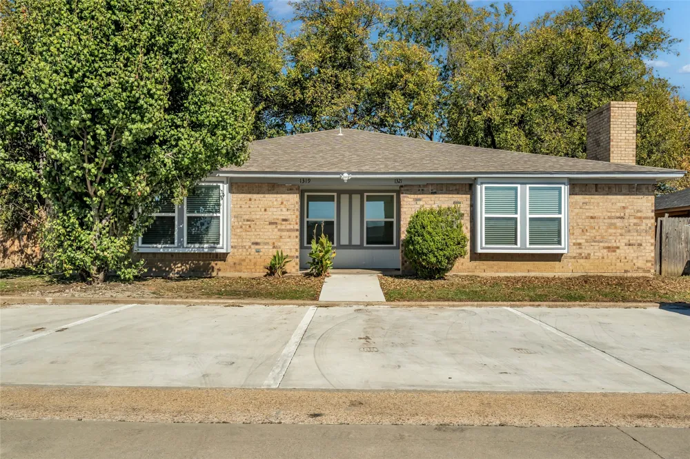 1319 Parkway Court Arlington, TX 76010