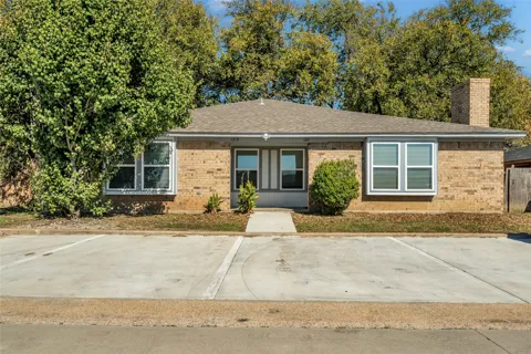 1319 Parkway Court