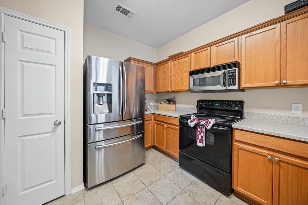 2204 Canterbury Park Drive Grand Prairie, TX 75050
