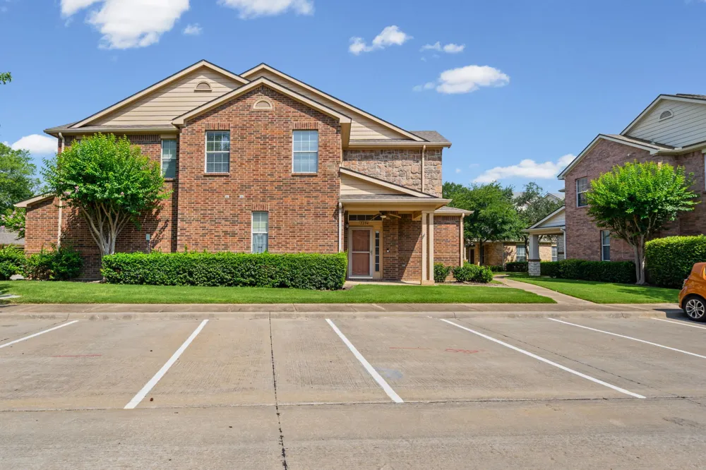 2204 Canterbury Park Drive Grand Prairie, TX 75050