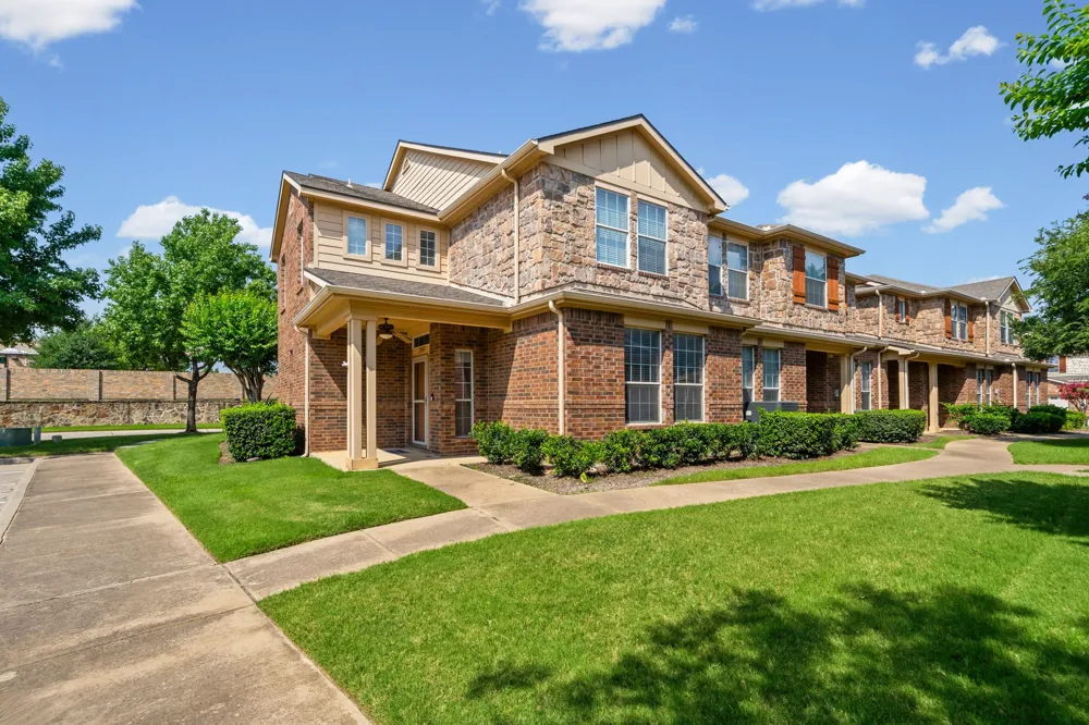 2204 Canterbury Park Drive Grand Prairie, TX 75050