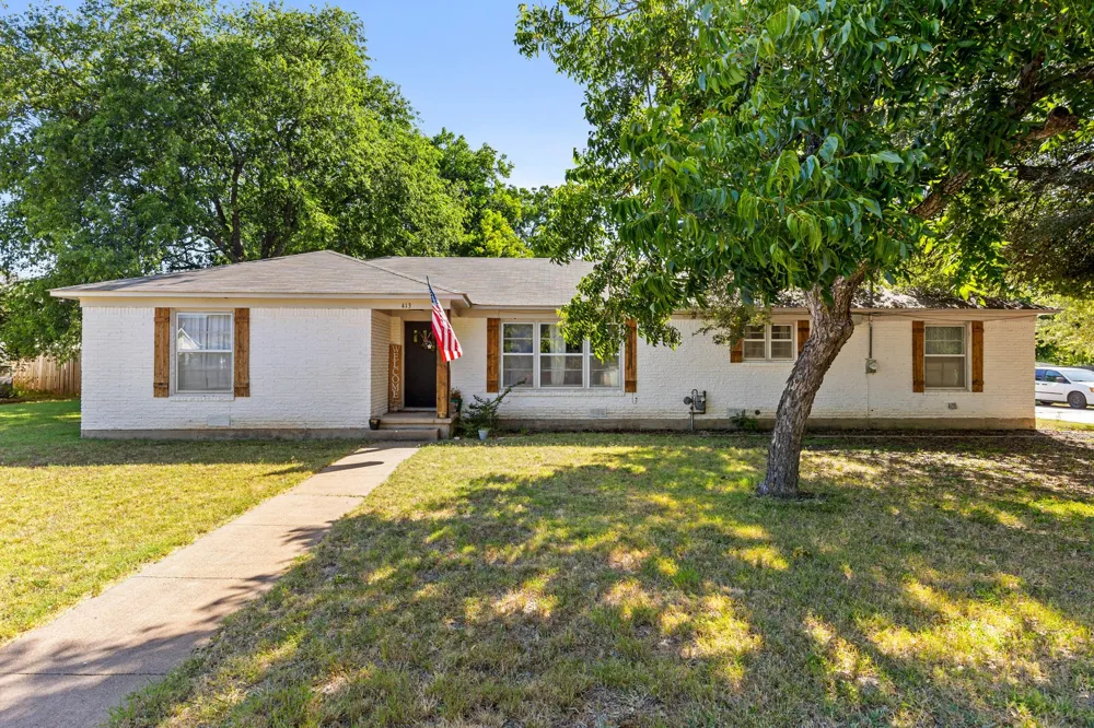 413 S Tyler Street McGregor, TX 76657