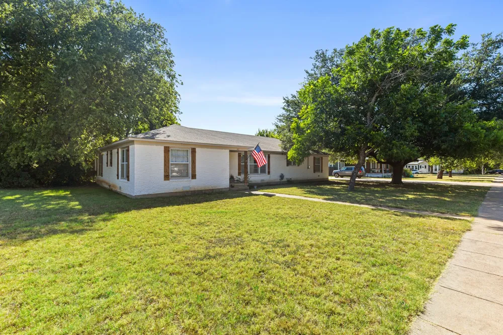 413 S Tyler Street McGregor, TX 76657