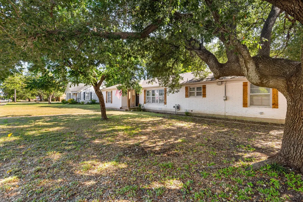 413 S Tyler Street McGregor, TX 76657