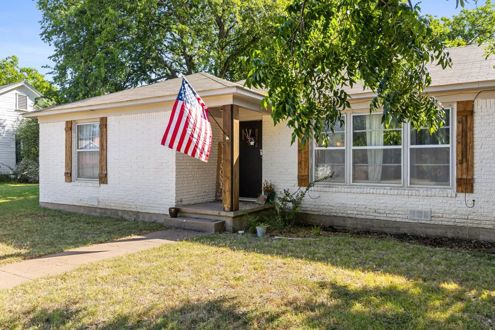 413 S Tyler Street McGregor, TX 76657