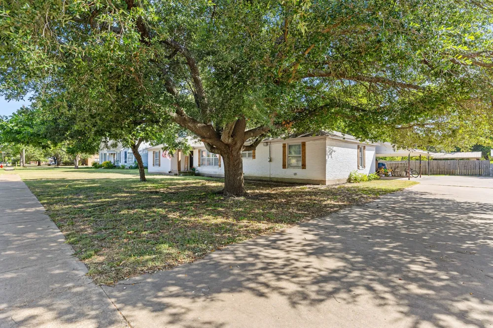 413 S Tyler Street McGregor, TX 76657