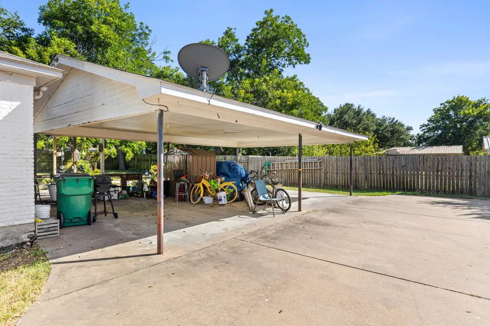 413 S Tyler Street McGregor, TX 76657