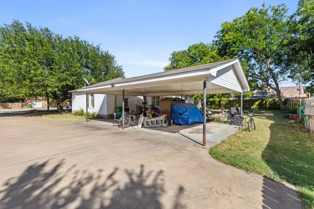 413 S Tyler Street McGregor, TX 76657