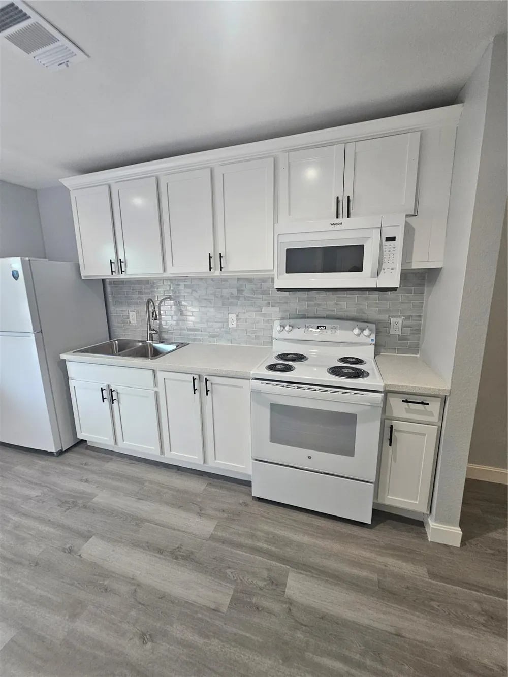 4724 4th           Units    B,C,D,E Street Bacliff, TX 77518