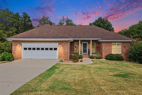 909 Greenview Dr