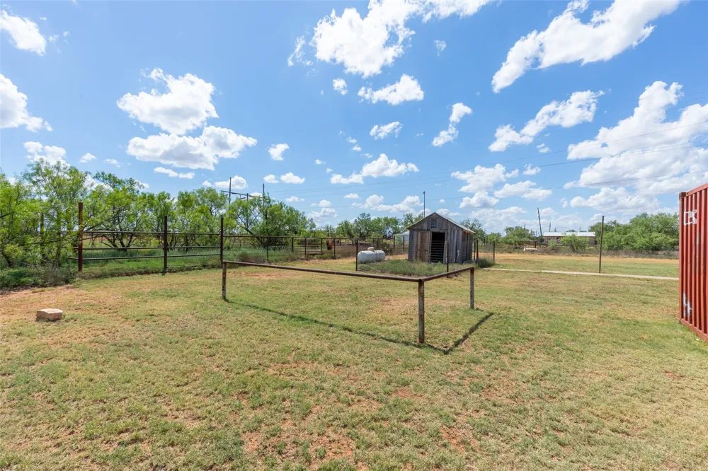335 S Monroe Avenue Aspermont, TX 79502