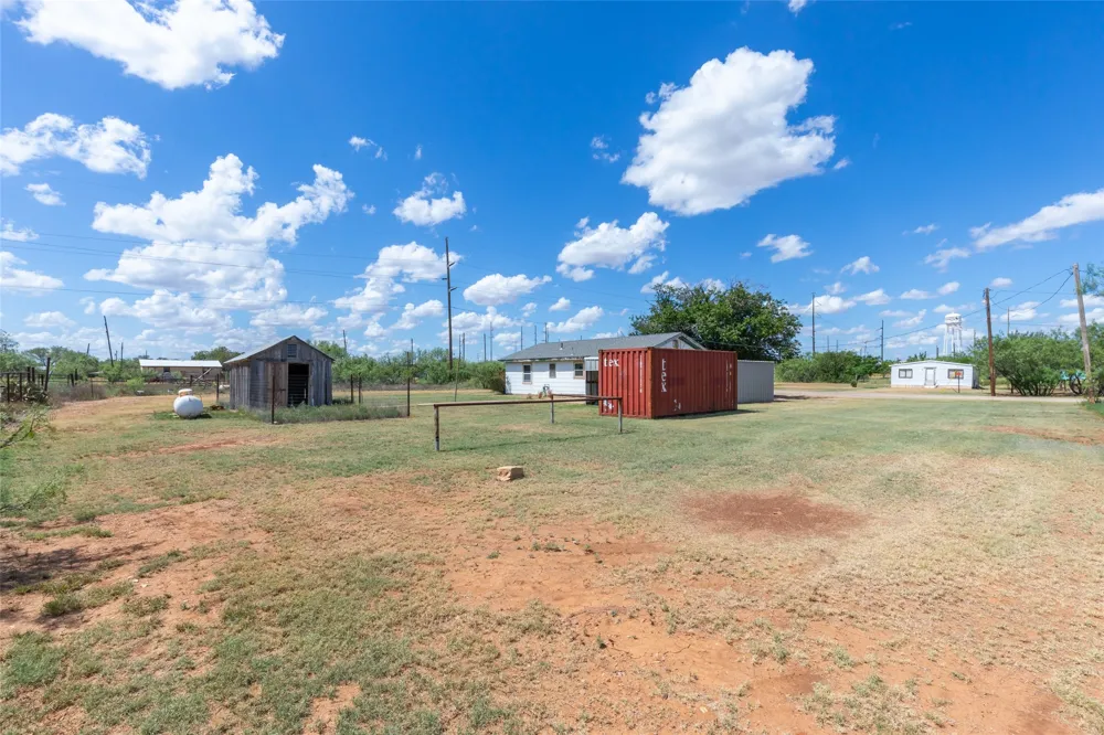 335 S Monroe Avenue Aspermont, TX 79502