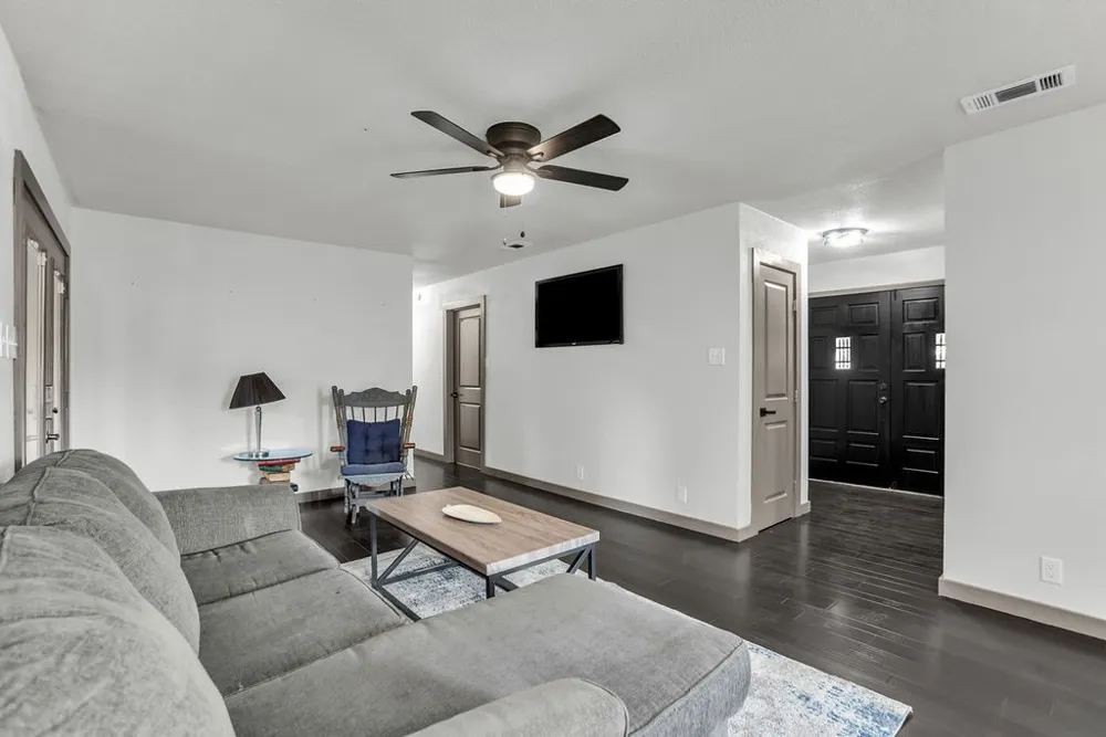 611 Cain Street Lake Dallas, TX 75065