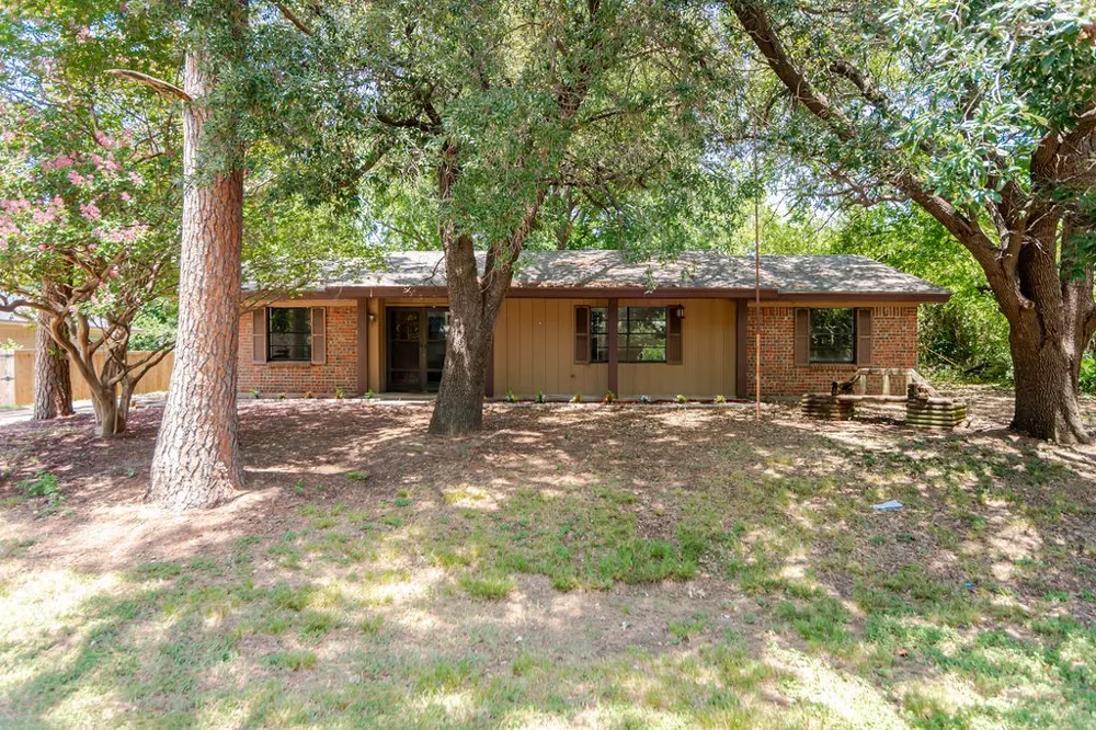 611 Cain Street Lake Dallas, TX 75065