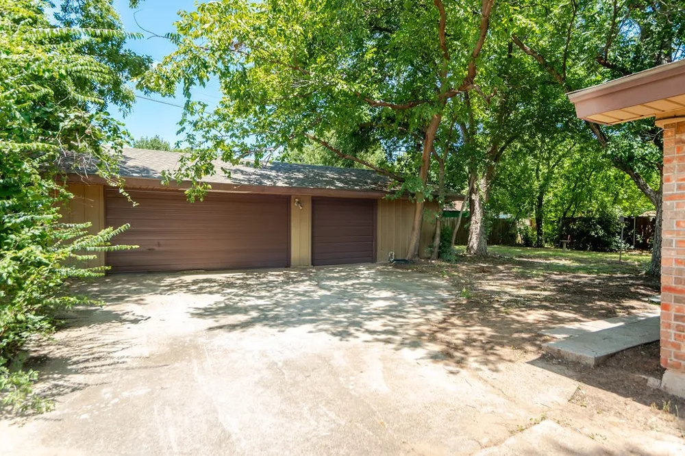 611 Cain Street Lake Dallas, TX 75065