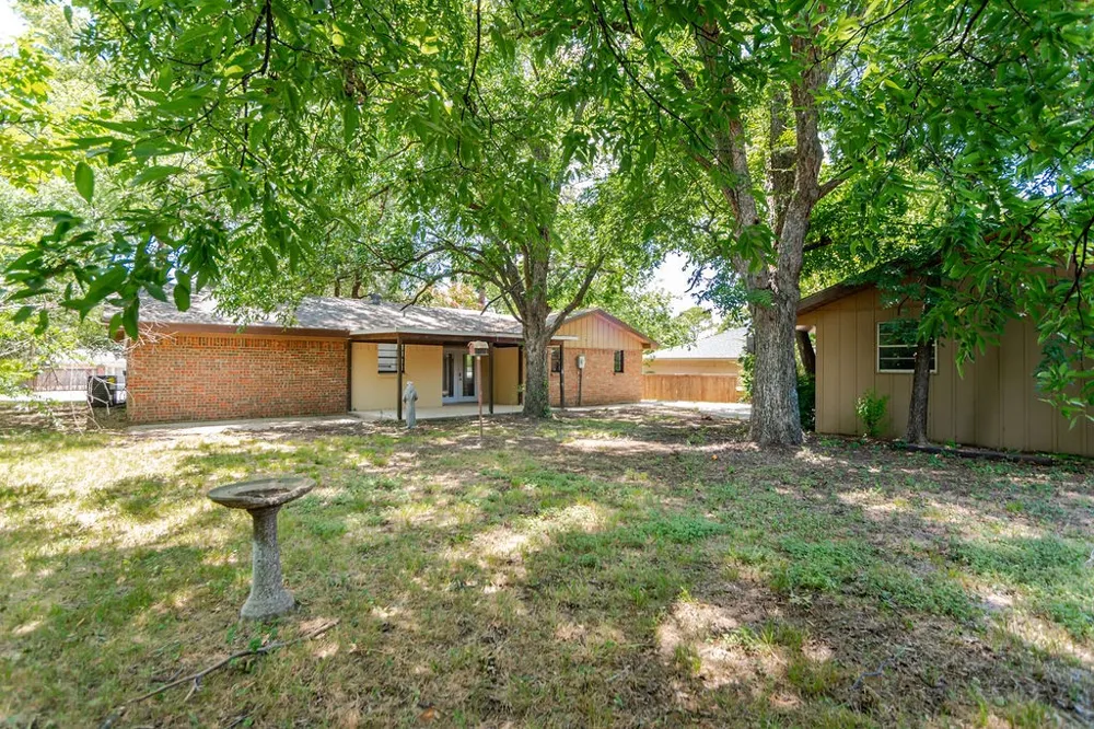 611 Cain Street Lake Dallas, TX 75065