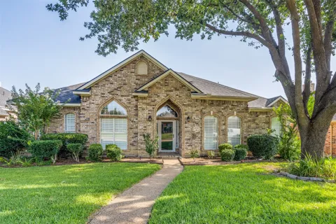 2913 Bellerive Drive