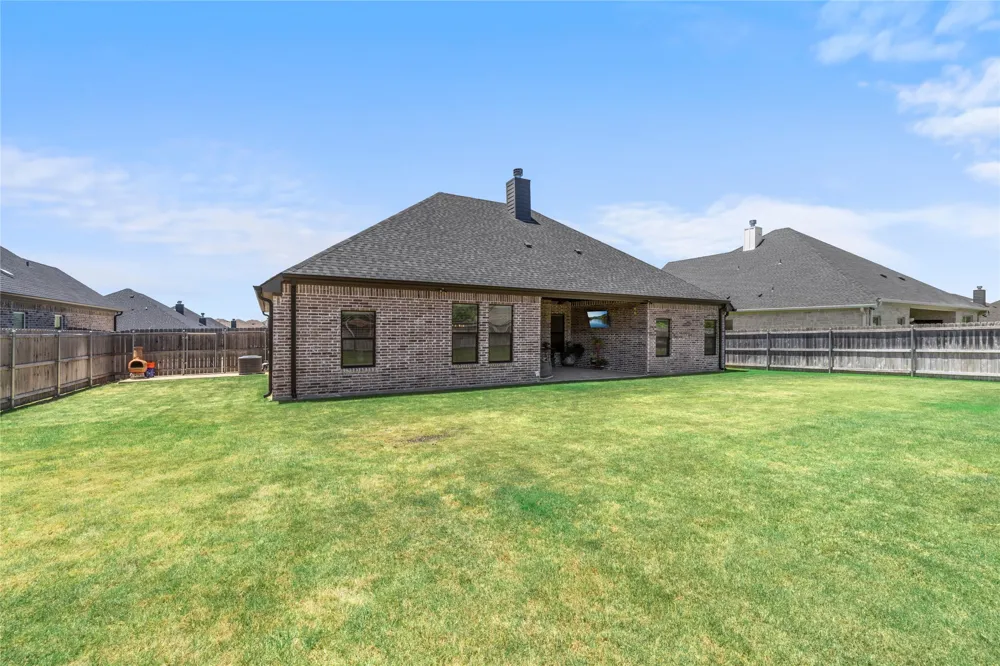 932 Gallant Fox Road Hewitt, TX 76643