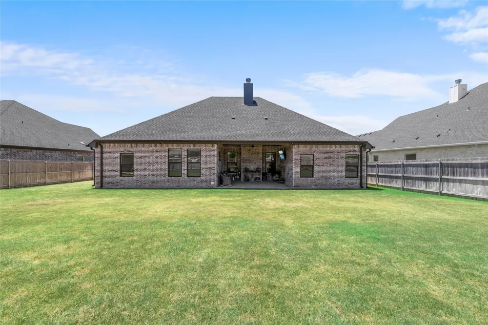 932 Gallant Fox Road Hewitt, TX 76643