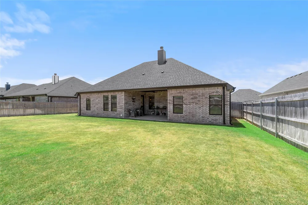 932 Gallant Fox Road Hewitt, TX 76643