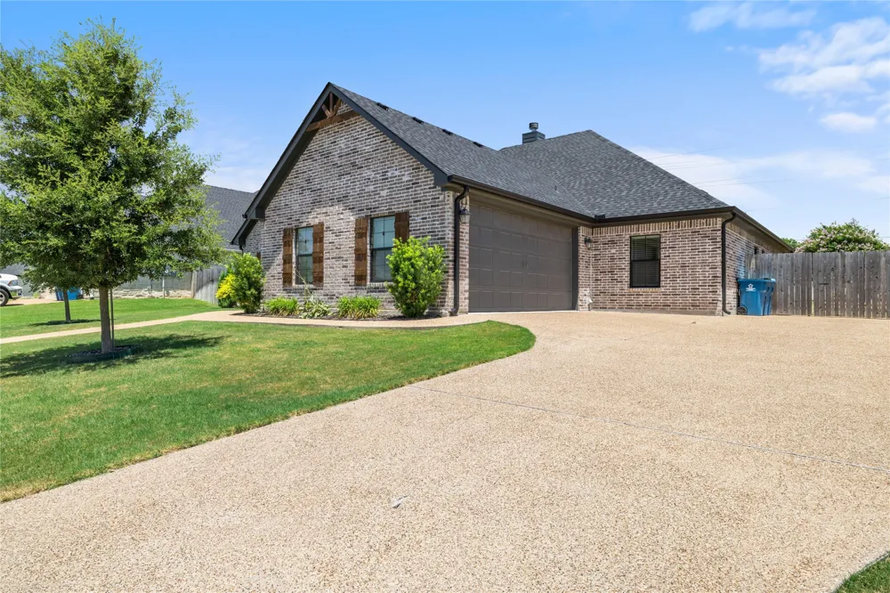 932 Gallant Fox Road Hewitt, TX 76643