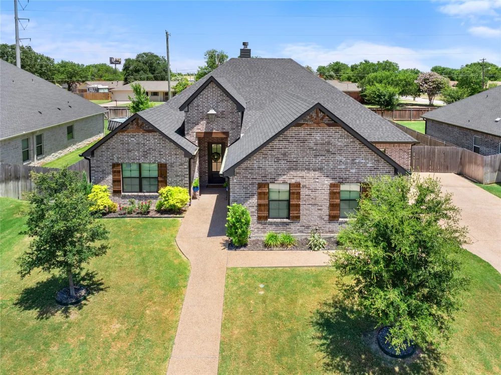 932 Gallant Fox Road Hewitt, TX 76643
