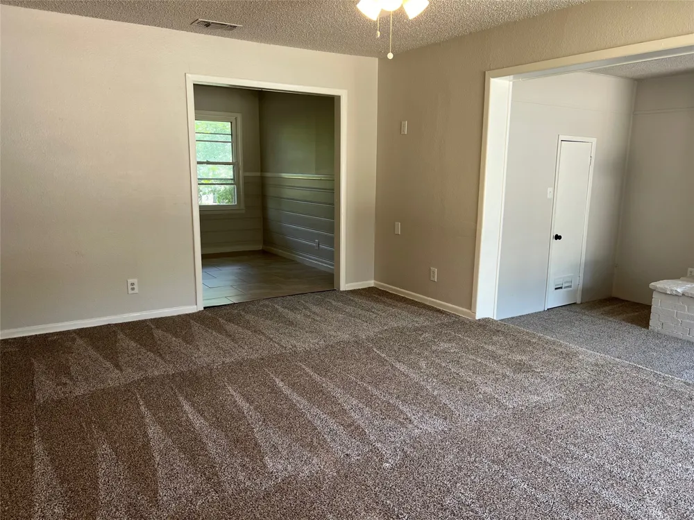 213 Wanda Way Hurst, TX 76053