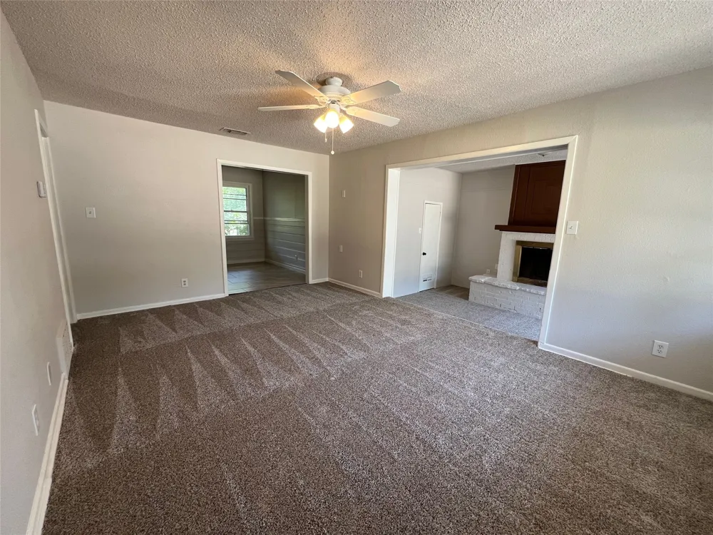 213 Wanda Way Hurst, TX 76053