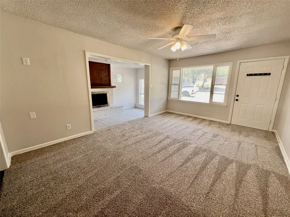 213 Wanda Way Hurst, TX 76053