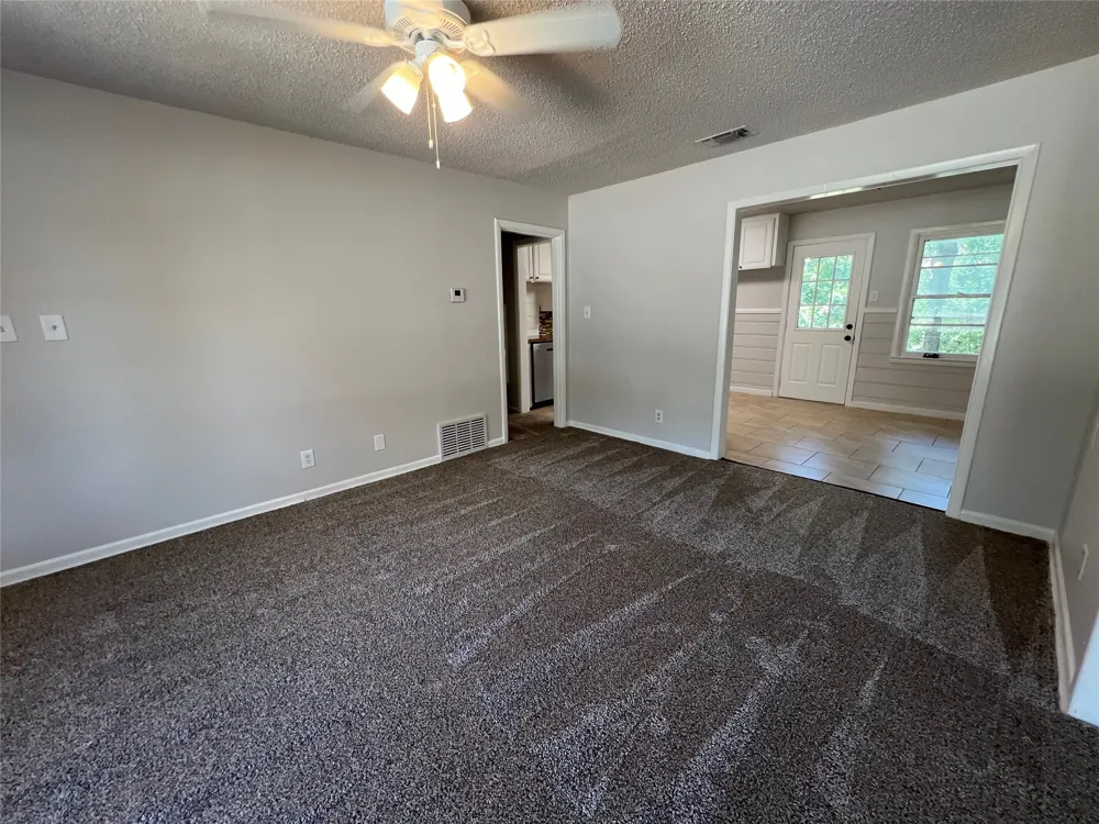 213 Wanda Way Hurst, TX 76053