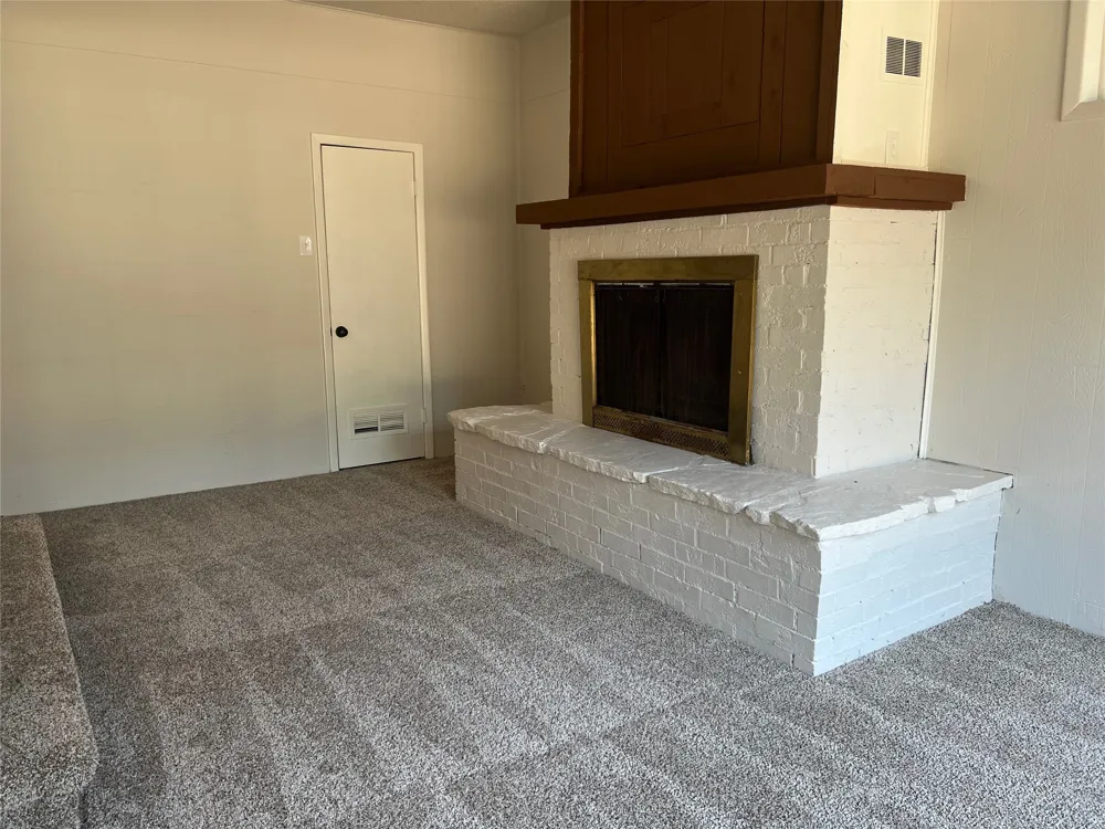 213 Wanda Way Hurst, TX 76053