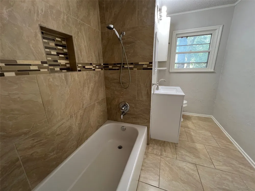 213 Wanda Way Hurst, TX 76053