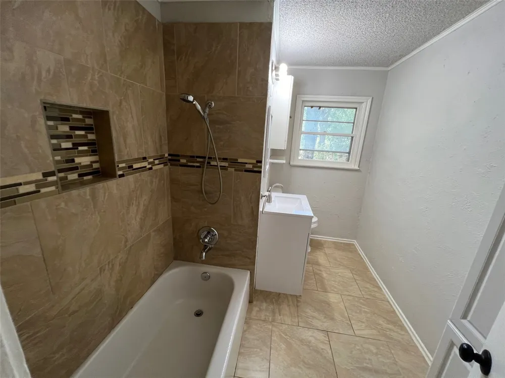 213 Wanda Way Hurst, TX 76053