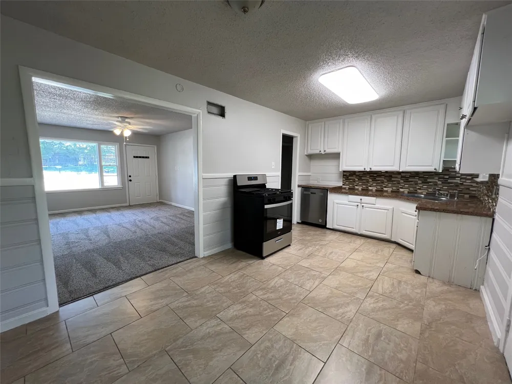 213 Wanda Way Hurst, TX 76053