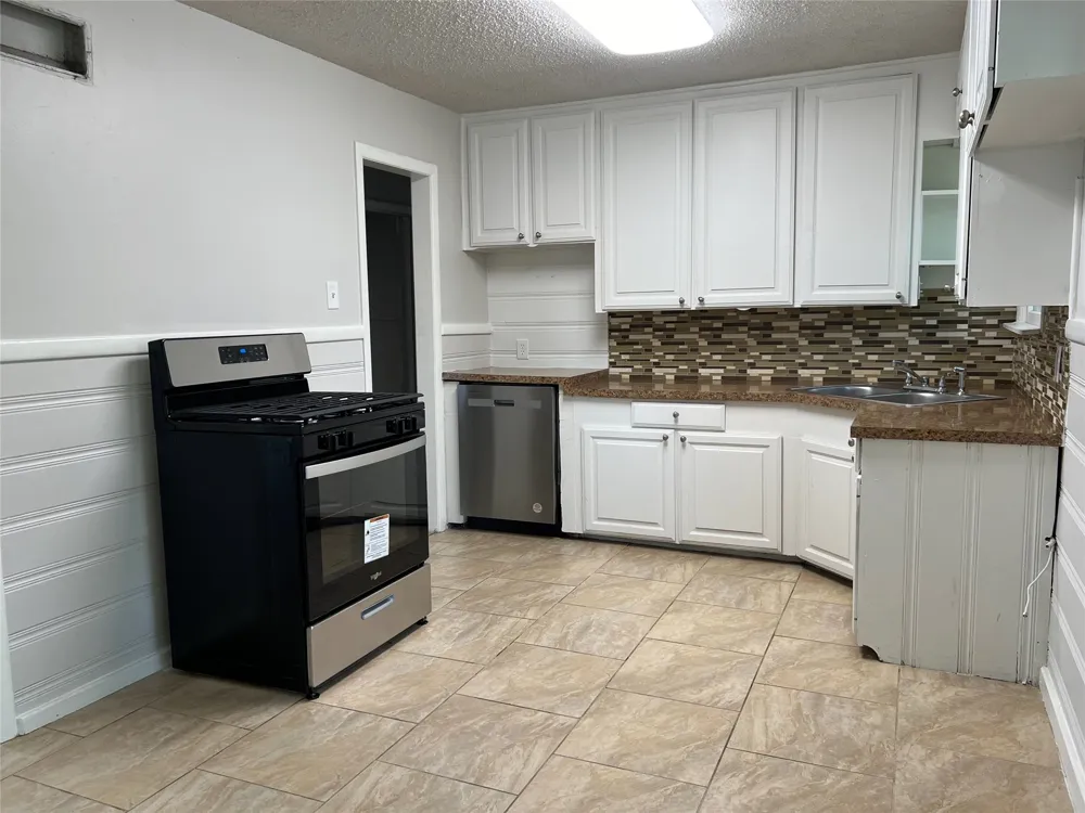 213 Wanda Way Hurst, TX 76053