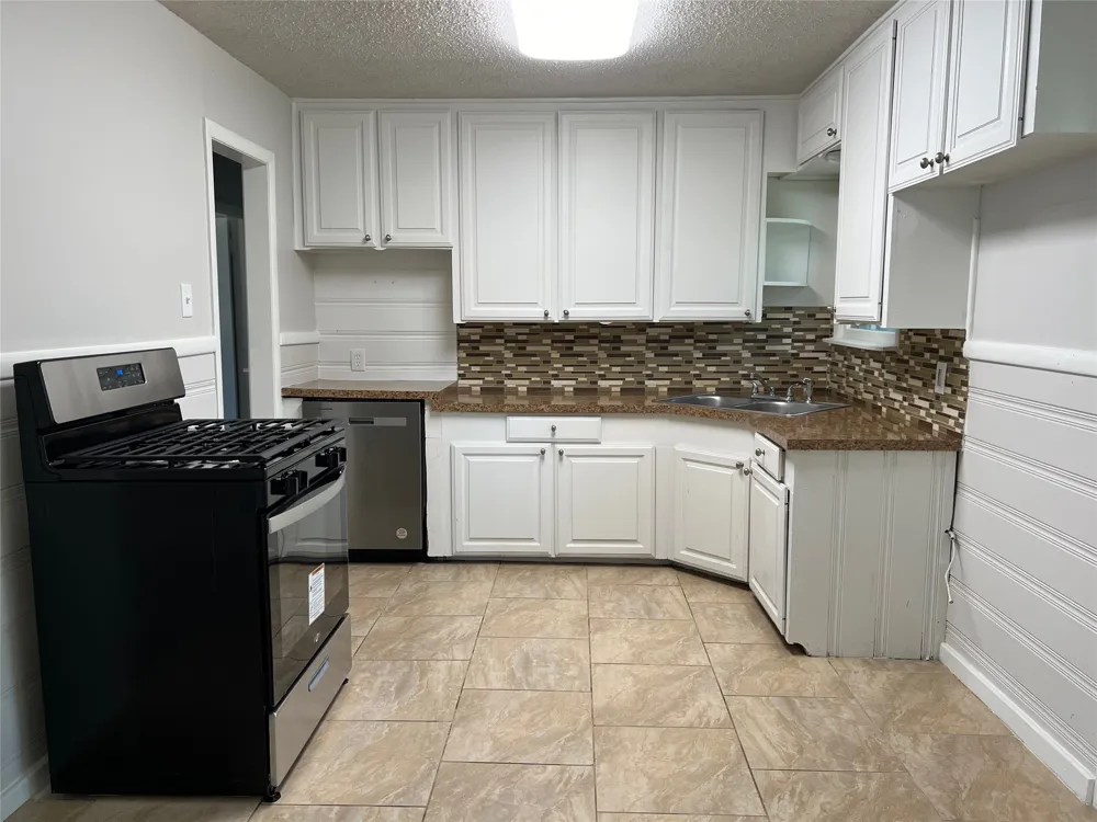 213 Wanda Way Hurst, TX 76053