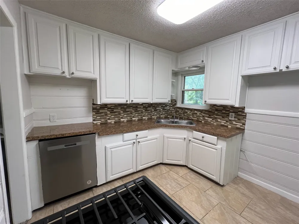 213 Wanda Way Hurst, TX 76053