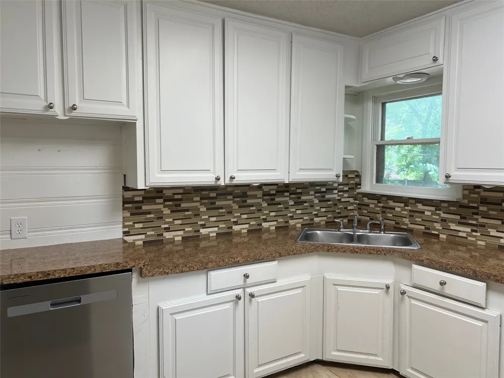213 Wanda Way Hurst, TX 76053