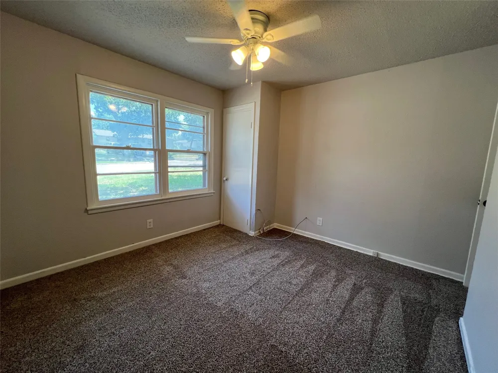 213 Wanda Way Hurst, TX 76053