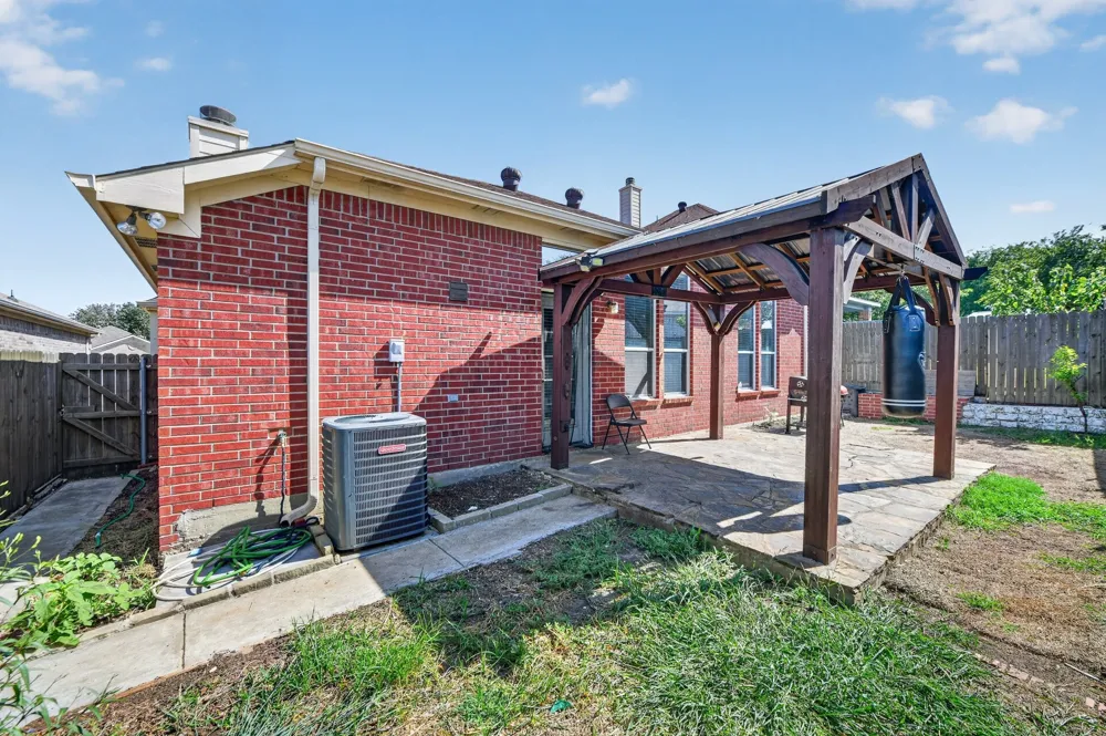 803 E Alexander Lane Euless, TX 76040