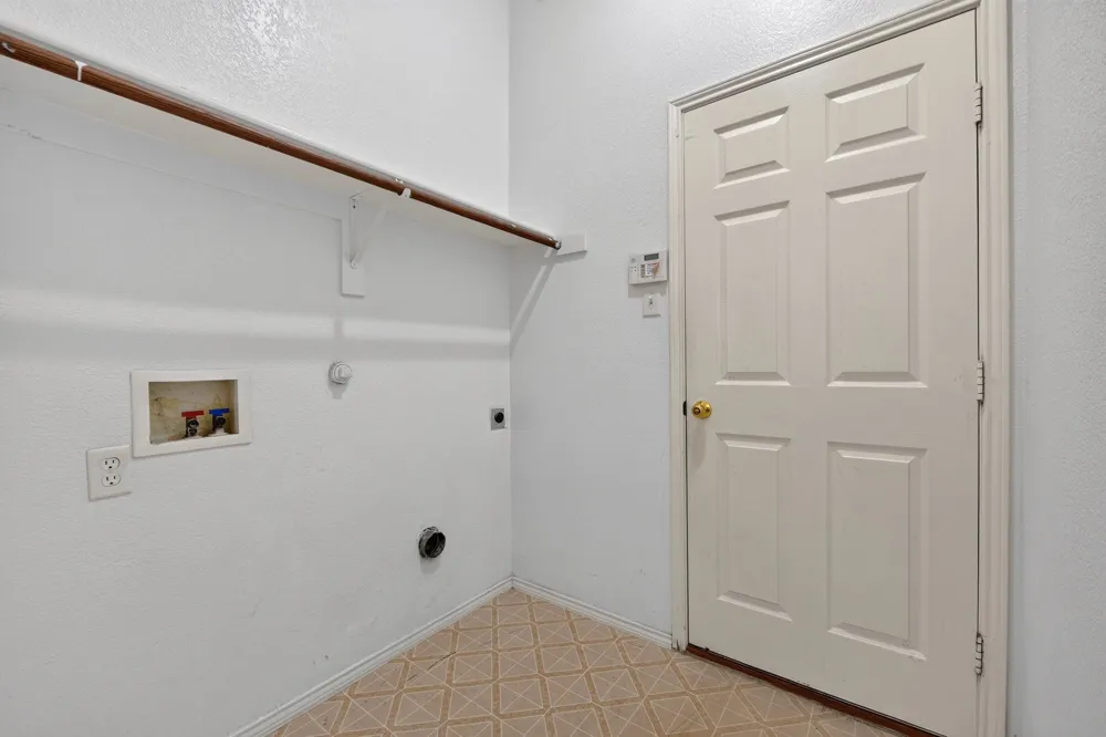 803 E Alexander Lane Euless, TX 76040