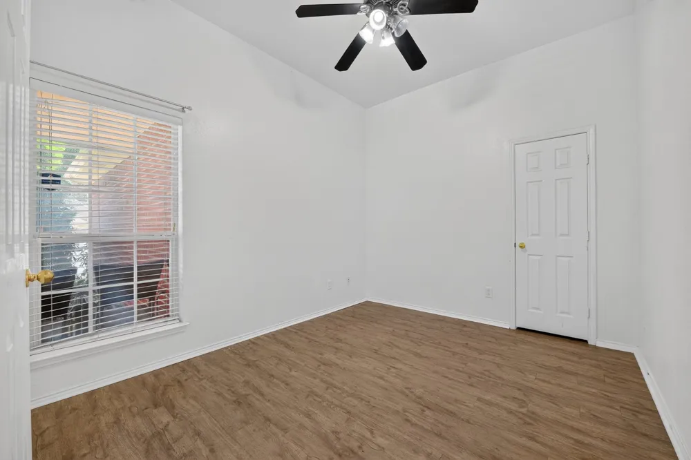 803 E Alexander Lane Euless, TX 76040