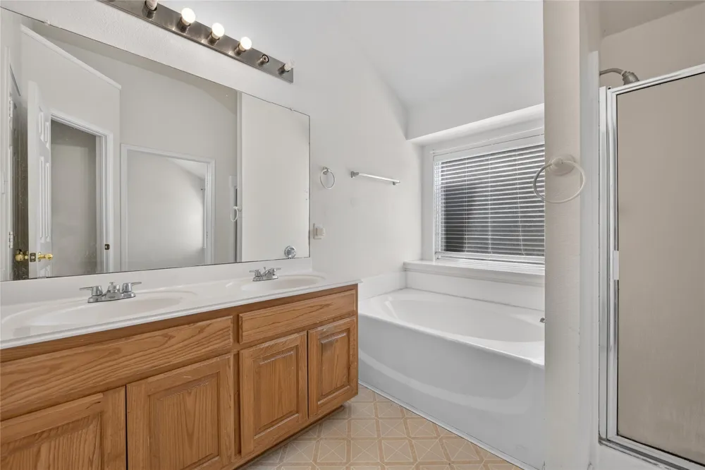 803 E Alexander Lane Euless, TX 76040