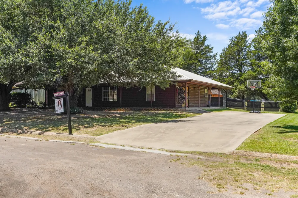 1112 Caprice Drive Grand Saline, TX 75140