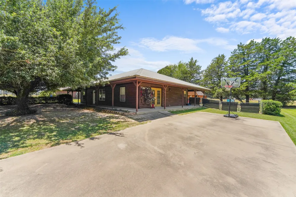 1112 Caprice Drive Grand Saline, TX 75140