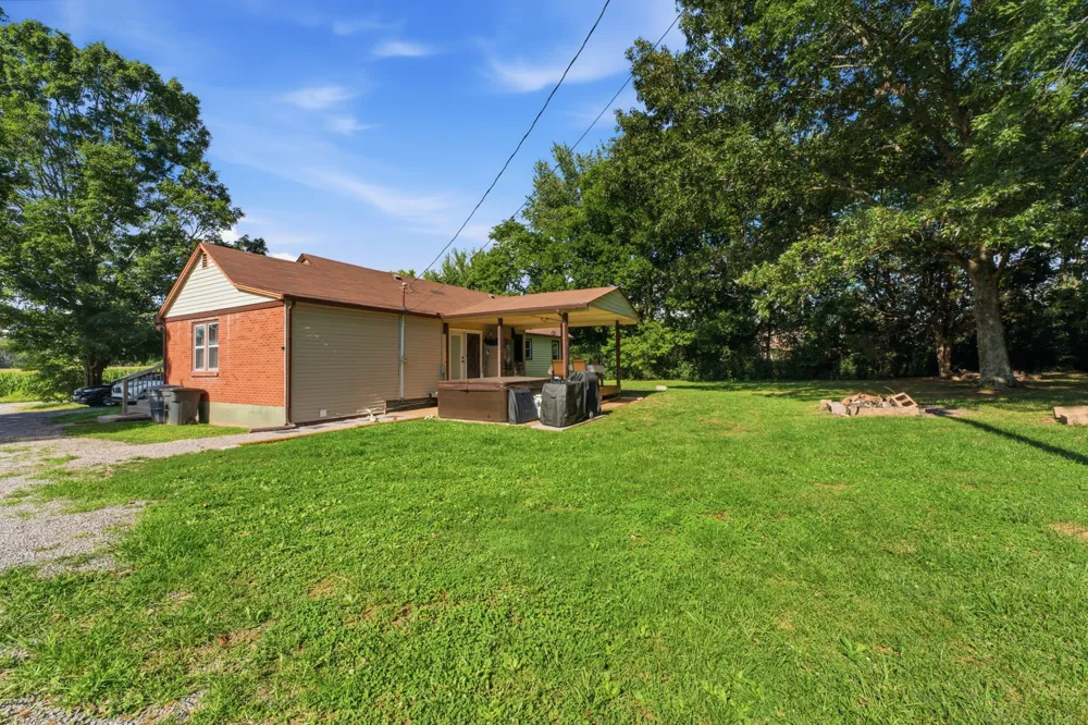 198 Clearview Rd Cottontown, TN 37048